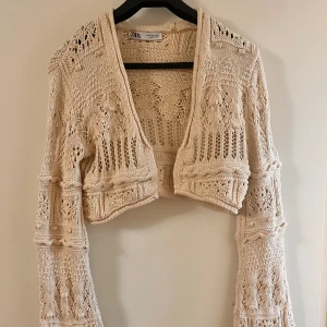 beige kofta Zara - jätte fin till senare sommarkvällar, slutsåld