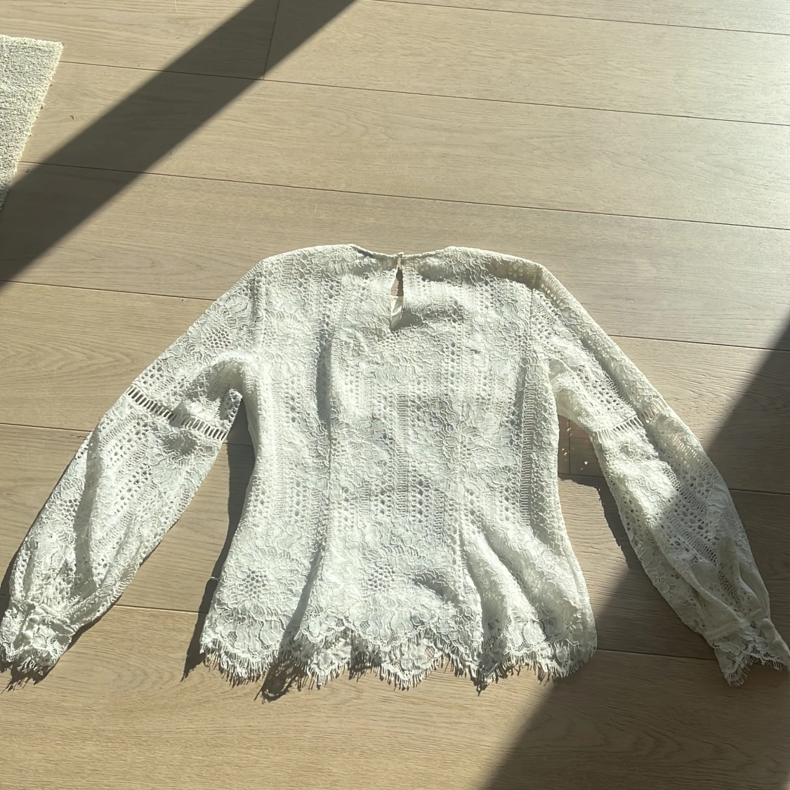 Vit spetsblus från H&M - 90