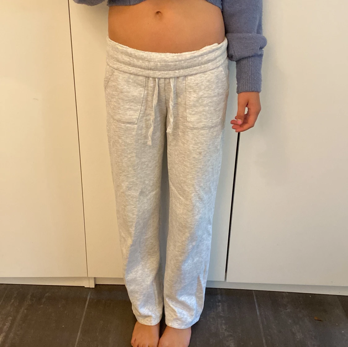 Grå mjukisbyxor med snörning