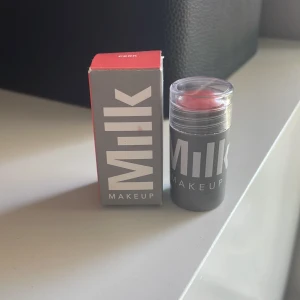 Milk blush  - Endast testad i färgen perk. Ny pris 279