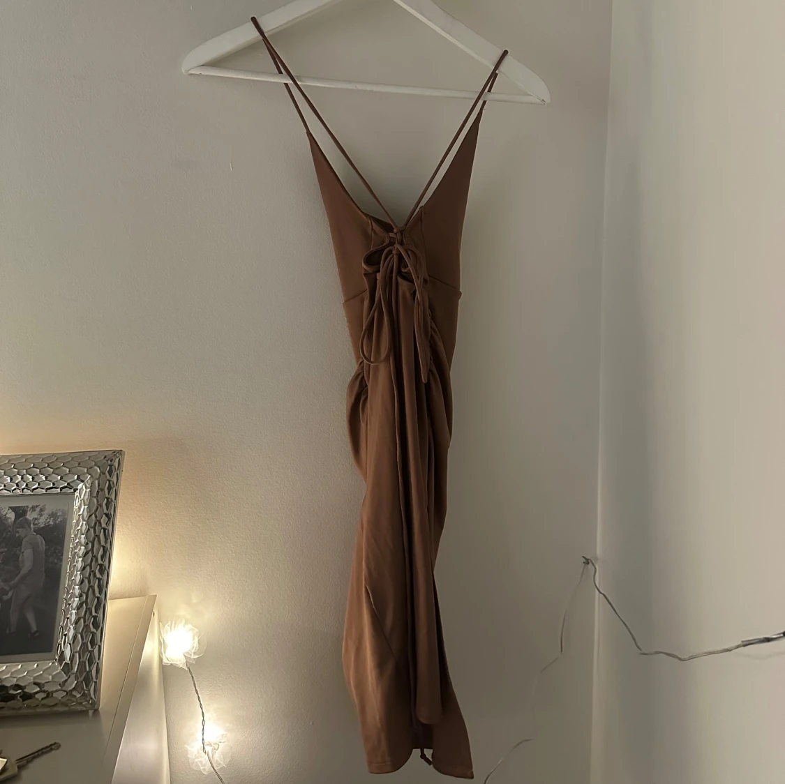 Klänning med öppen rygg - 93