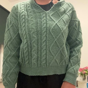 Stickad - Fin stickad tröja, använt skick men fin 