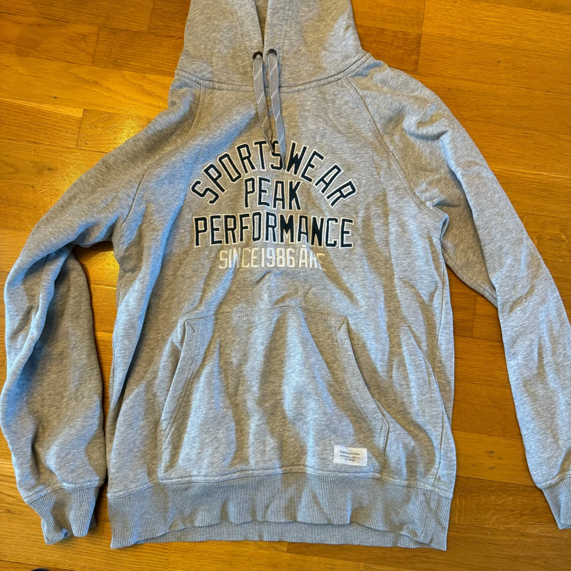 Peak performance tröja