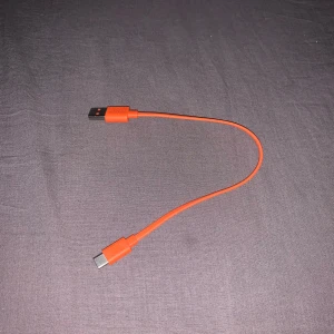 JBL hörlurar  - Jbl hörlurar fick dom i present tycket inte om dom nyskick 