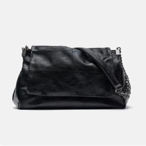 Snygg väska - Snygg och rymlig väska från zara, kontakta mig vid intresse 💞💞