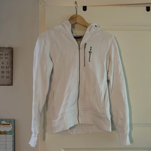 Sailracing zip - Använd Max 3 gånger säljer på grund av att den är för liten, extremt bra skick.