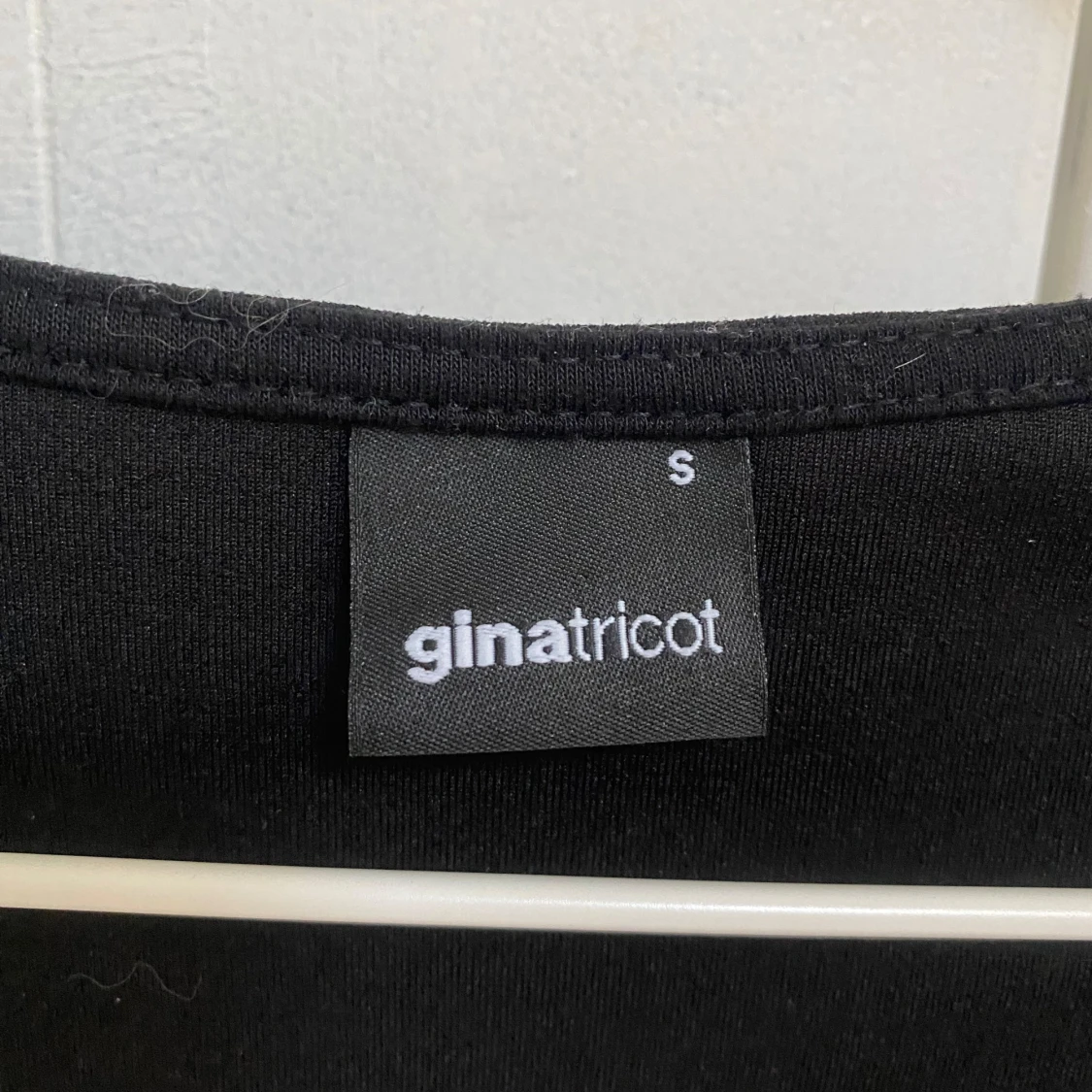 Svart topp från Gina Tricot - 91