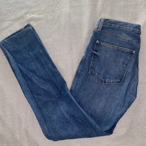 Acne Studios Jeans - Tja säljer dessa exklusiva Jeans från Märket Acne Studios, jeansen är i storlek 30/34 men skulle säga att dem sitter mer som 29-30/32. Jeansen är knappt använda med en snygg wash. 🔥🤩 - Nypris 3000kr