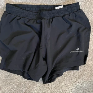 Träningsshorts  - Jättefina träningsshorts! Aldrig använda med prislappen kvar!💗