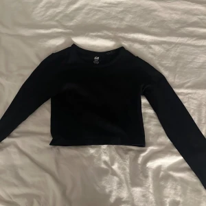 Träningströja - Croppad och ribbad träningströja. Jättebra skick. 