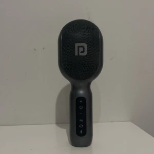 Karaoke mikrofon!  - Mikrofon har LED, USB för mobil och mer kan också koppla med Bluetooth. Kan också använda som högtalare 