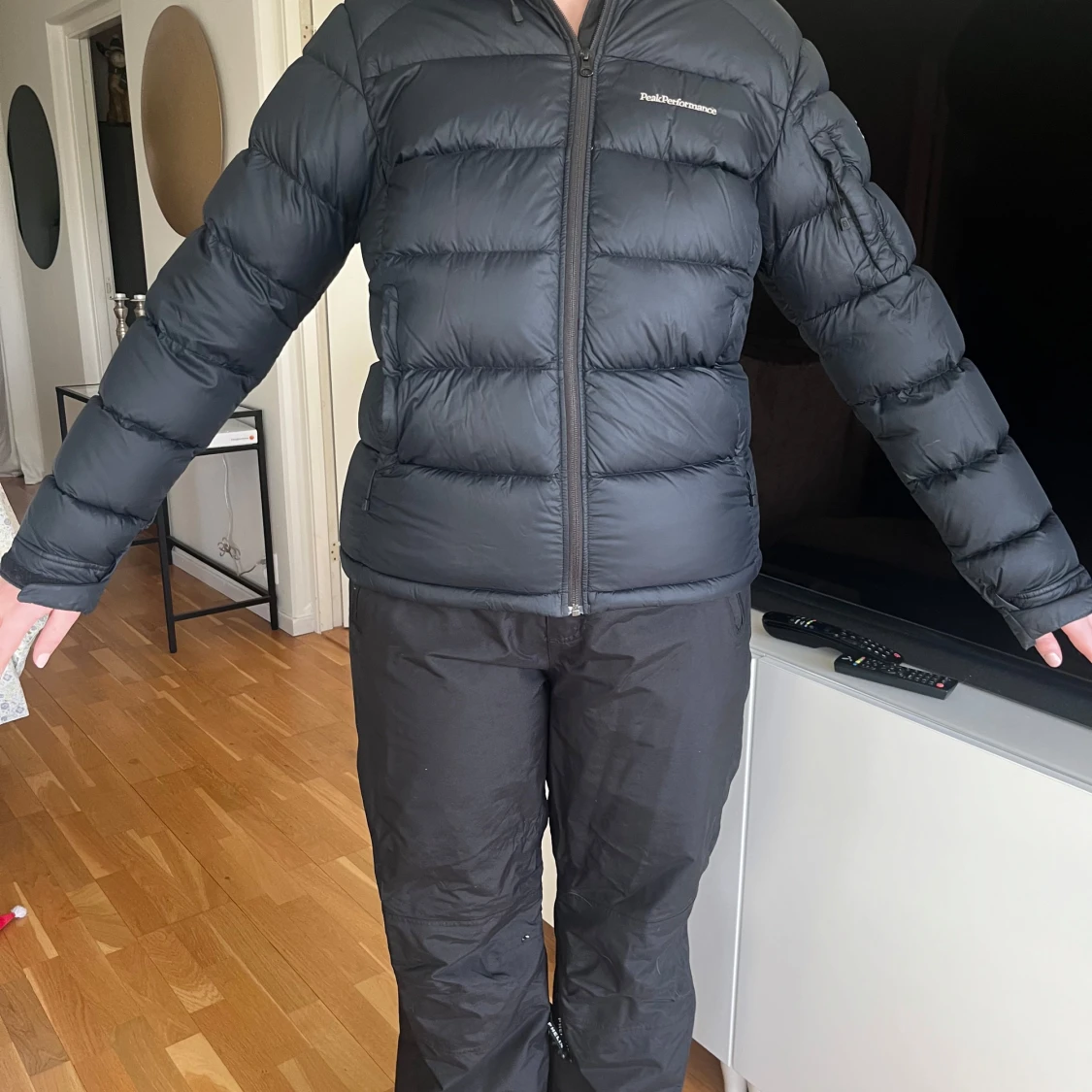 Svart dunjacka från Peak Performance