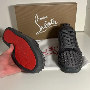Christian Louboutins - Säljer ett par snygga Christian Louboutin skor som är i nyskick 10/10✅Box och Dustbag medföljer även✅Hör av er vid frågor och funderingar🤗🤝
