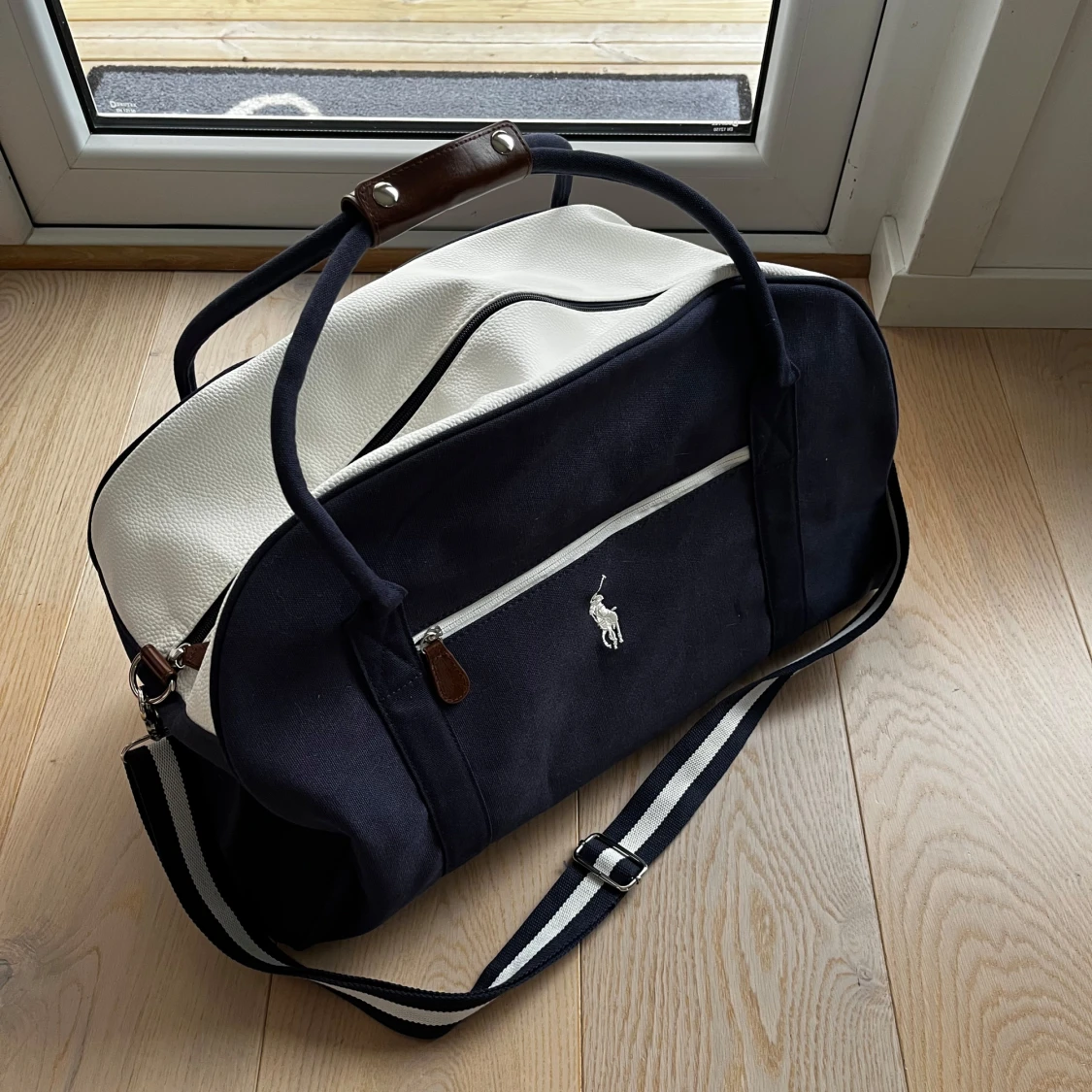 Blå och vit axelväska från Ralph Lauren
