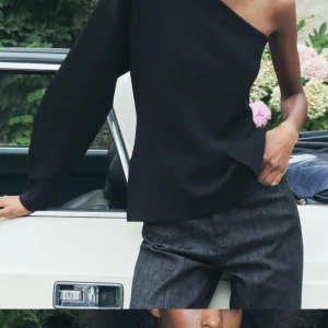 Stickad tröja  - Jätte fin stickad tröja ifrån Zara som är slutsåld!!