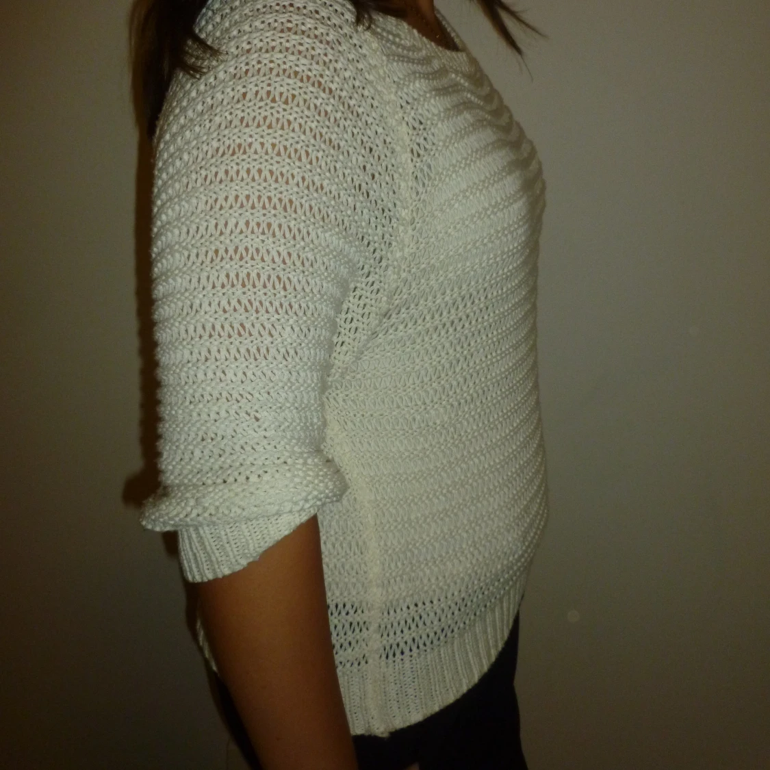 Vit stickad trekvart tröja