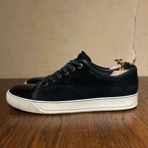 Lanvin Skor - Hej! Säljer mina lanvin skor i UK 10 som passar 45 alldeles utmärkt. Dem e i sjukt bra skick och har mycket kvar att ge.