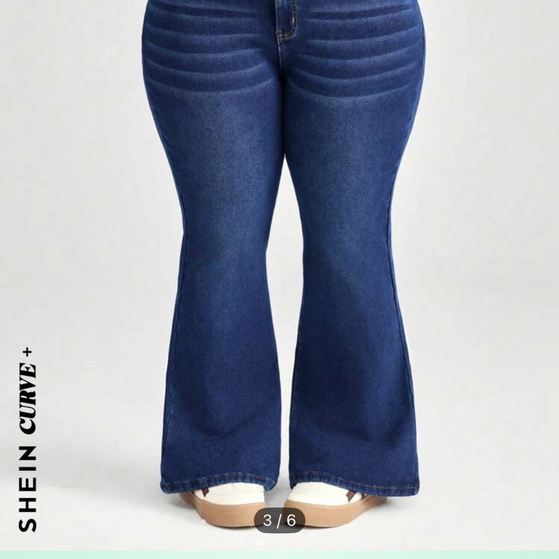 Blå bootcut jeans från Shein 