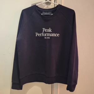 Peak performance sweatshirt  - Snygg sweatshirt hel och ren, Storlek M.Säljer för 200kr.