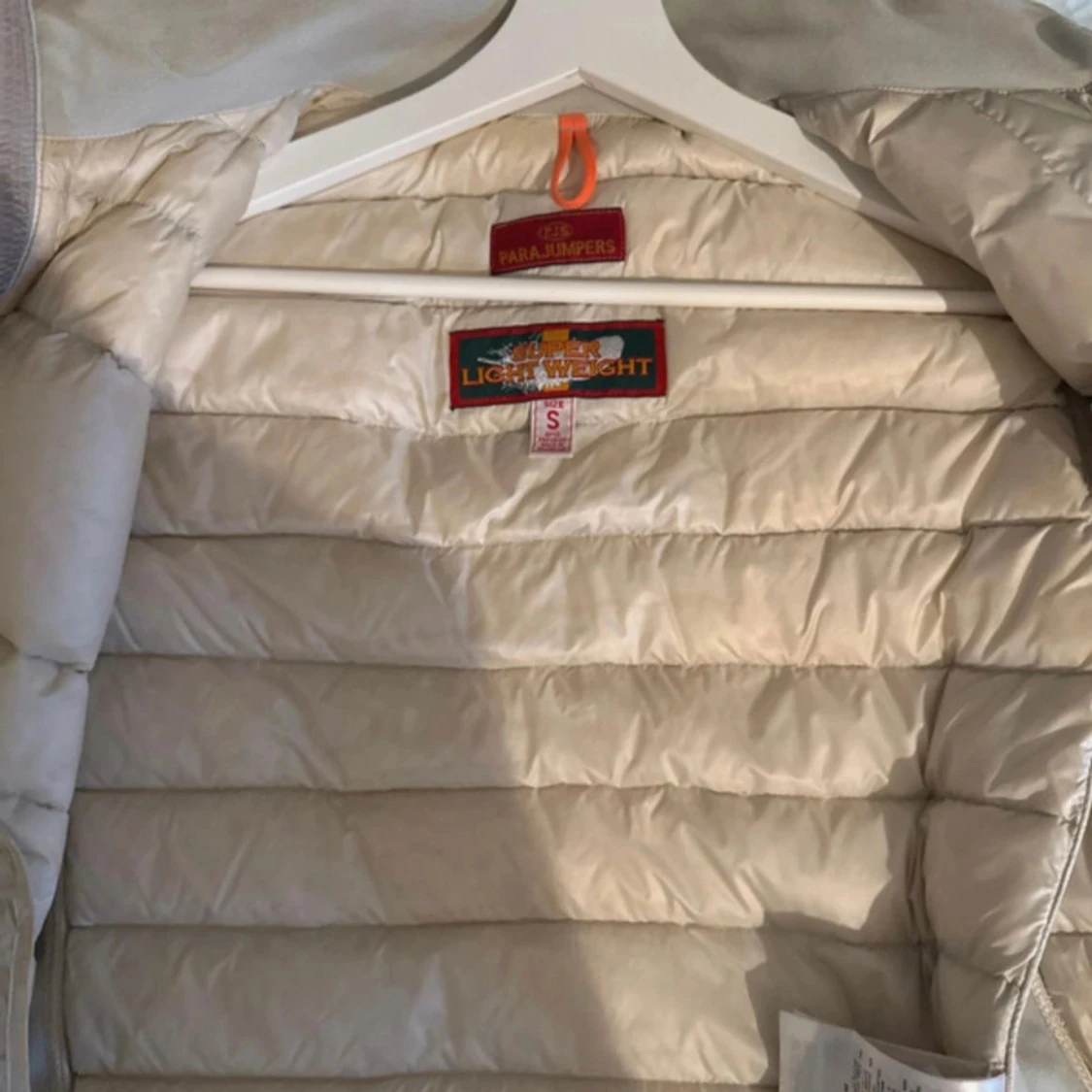 Ljusgrå dunväst från Parajumpers - 91