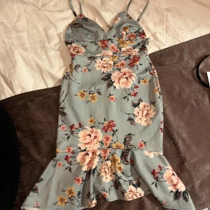 Helt ny snygg klänning  - Säljes pg av att den var för stor för mig