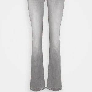 Ltb Valerie Jeans - Ltb Valerie jeans. Lite slitna men inget man ser. Kan gå ner i pris vid snabb affär.