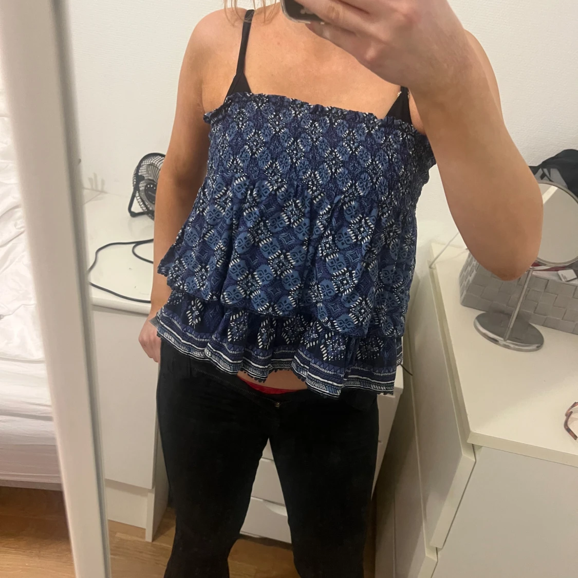 Blå mönstrad kortkjol