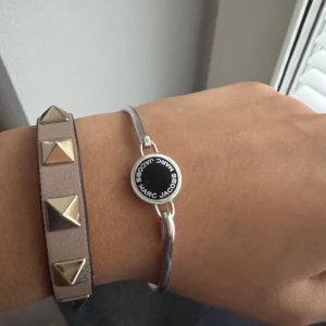 Marc Jacobs armband -  silverarmband från Marc Jacobs💓💓.