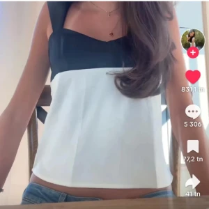 Cider topp svart vit  - Säljer nu min populära topp från cider💌använd 1 gång så den är i bra skick! 