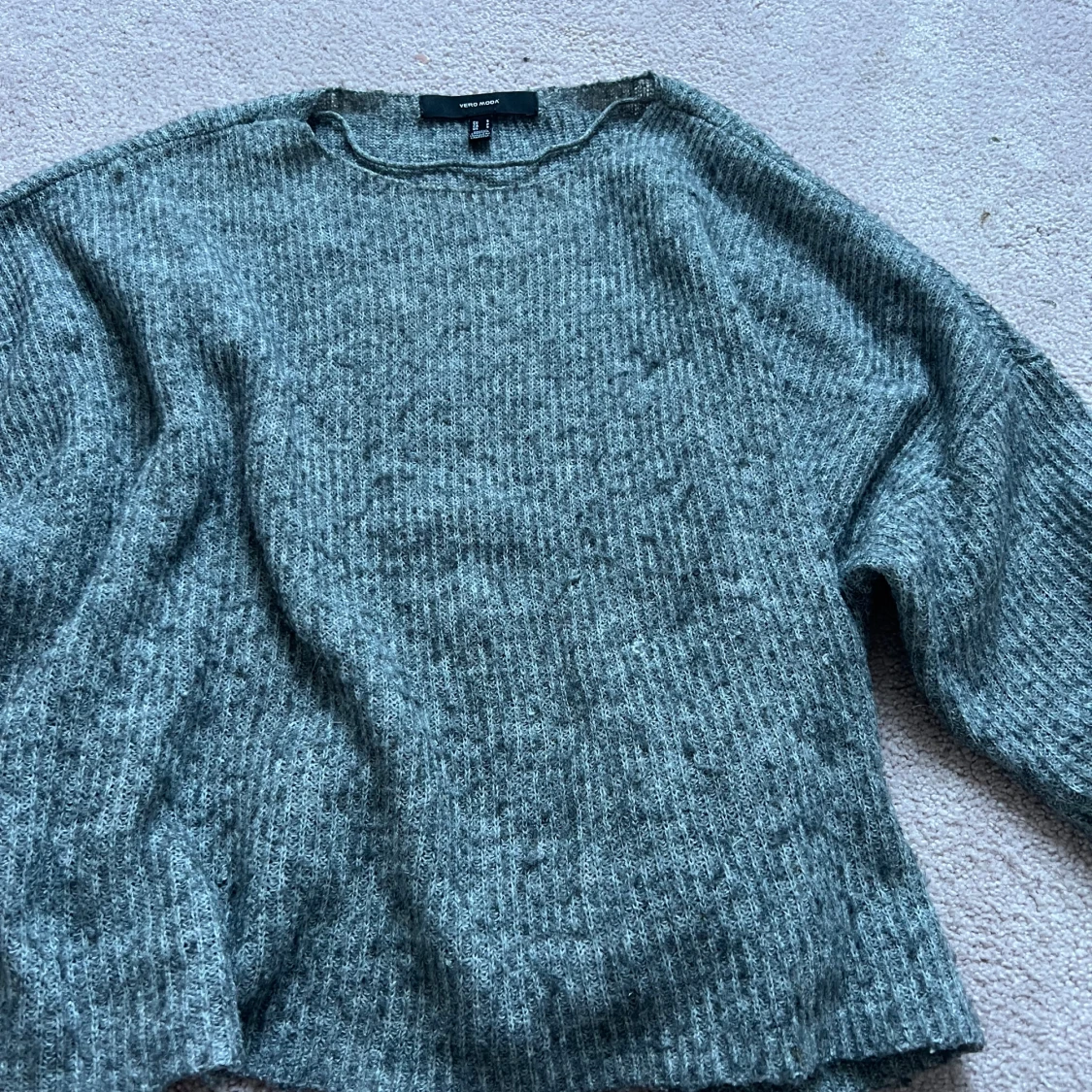 Grå trekvartsärmad tröja stickad från veromoda  - 3