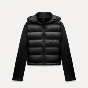 Svart croppad pufferjacka med luva - Jackan är oanvänd med prislappen kvar