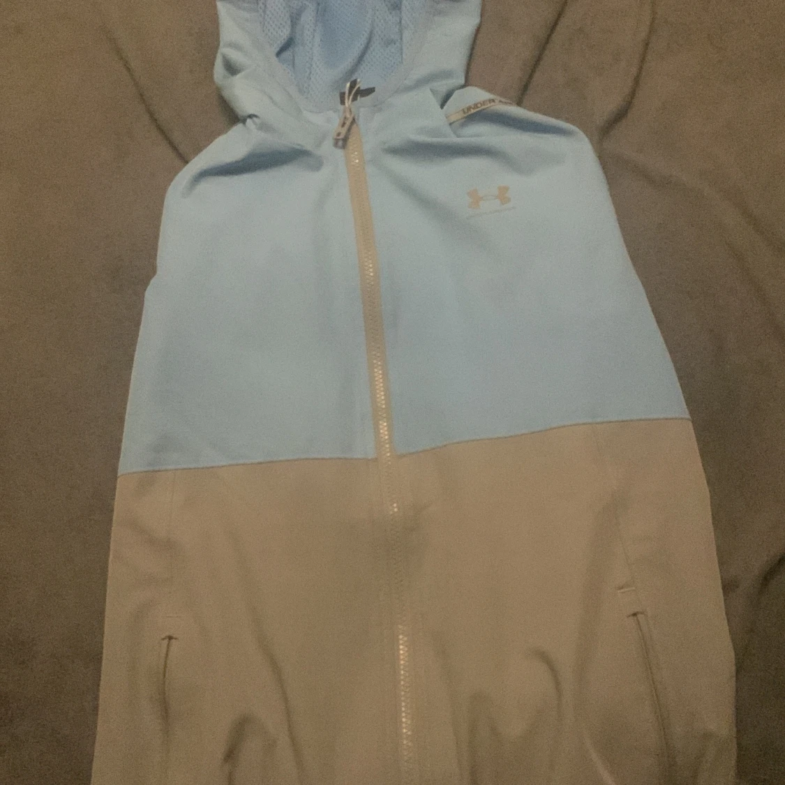 Blå och beige vindjacka från Under Armour