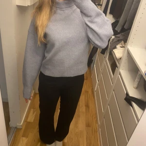 Tröja  - Fin ljusblå tröja som är sparsamt använd. 