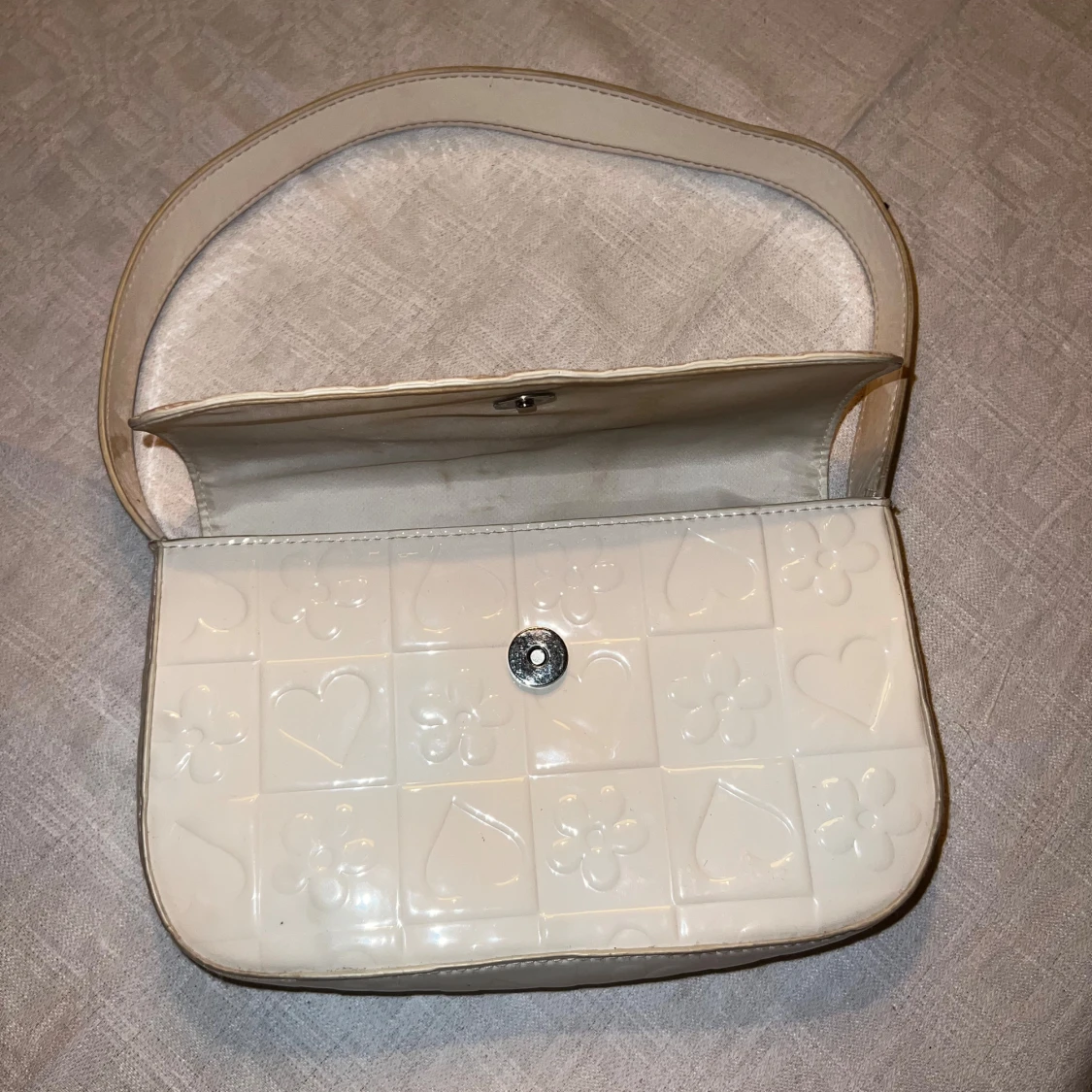 Vit Axelväska, glansig  - 91
