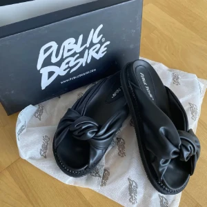 Sandaler  - Helt nya sandaler, för små för mig och glömde skicka tillbaka 