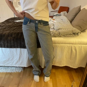 Lågmidjade jeans - Coola lågmidjade jeans! Jag är 168 och har stl 34 och på mig passar de perfekt!