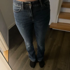 Bootcut jeans - Säljer bootcut jeans. I storlek 152 som passar mig och jag är 157cm. 
