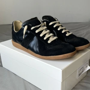 Maison Margiela GAT 43 - Maison Margiela gat i storlek 43 👀 dustbags och skolåda ingår 🤝 skriv privat vid intresse 🤝