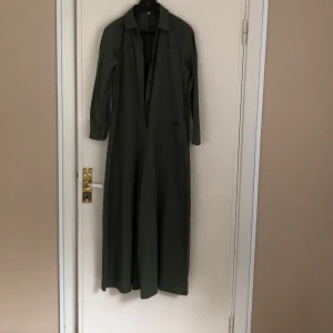 Jumpsuit  - St S i fint skick.  