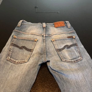 Nudie jeans - Nudie jeans, storlek 28/32, okej skick