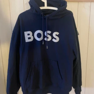 Hugo boss hoodie  - Storlek L, bra skick och inga defekter.