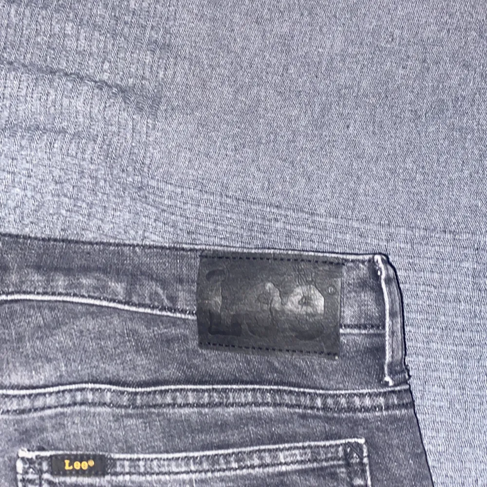 Ler rider jeans nypris 1000kr. Använda 2 gånger. Sitter inte som jag vill och säljer därför. Skriv vid funderingar. W32 L30. Jeans & Byxor.