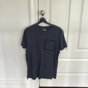 Limitato t shirt  - Säljer min limitato t shirt eftersom den aldrig kommer till användning. Storleken är S men passar även M utmärkt. Skicket är 9/10  Köpt för 1500 men mitt pris är 500 kr! 