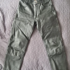 Mcbyxa - Använd, bra skick stl 32. Passar längd 165 cm