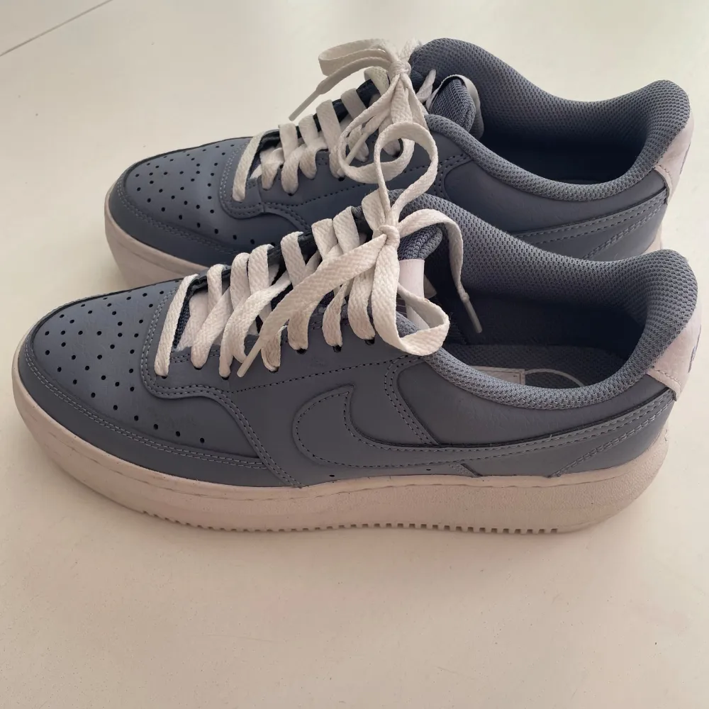 Nike Court Vision Alta Ashen Slate W, duvblå. Använda 2ggr. . Skor.