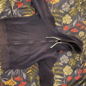 Polo Ralph kofta - En polo Ralph kofta storlek S. Använd i 1 månad den är i god form vid intresse skriv dm 