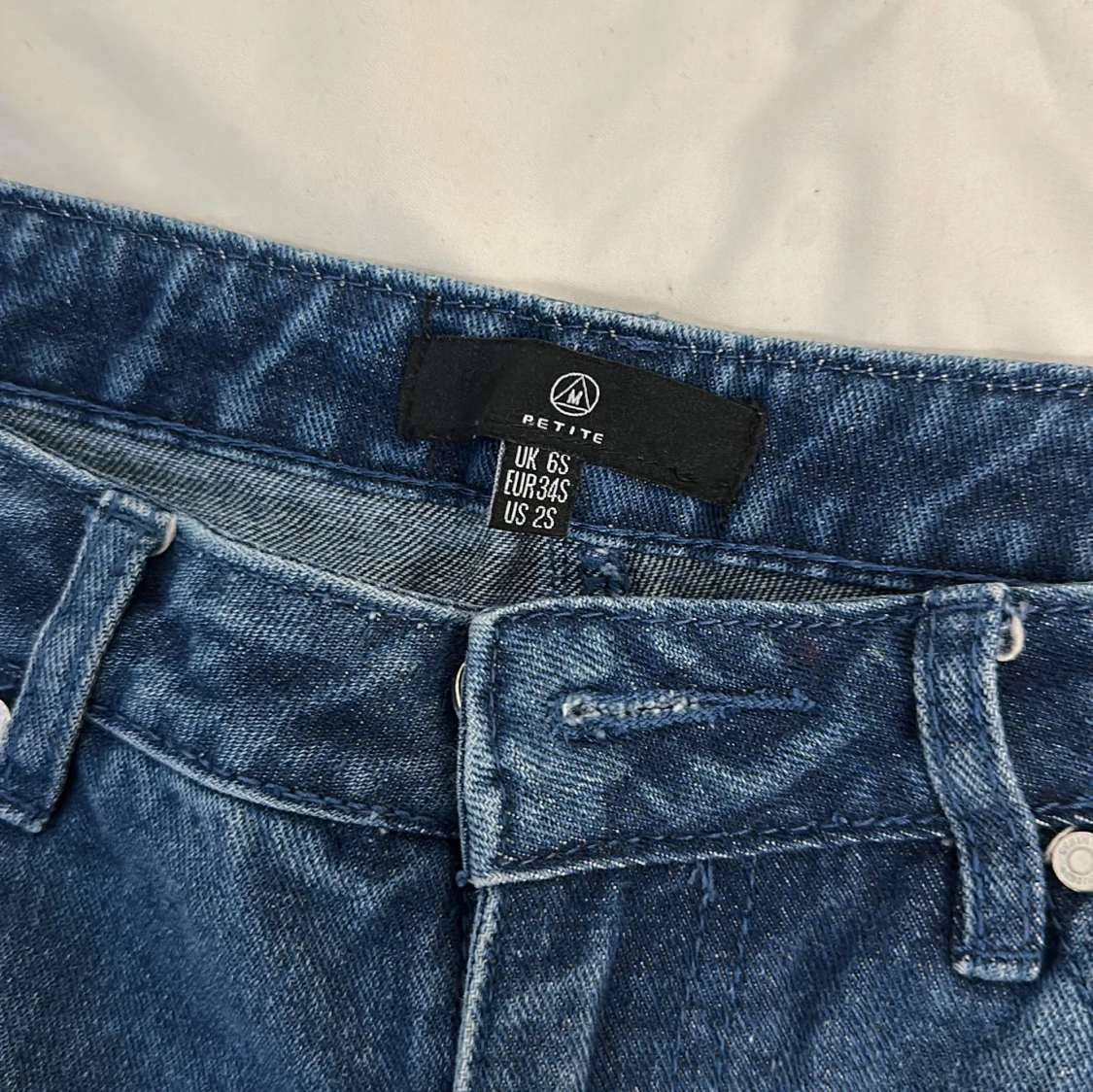 Blå slitna jeans - 91