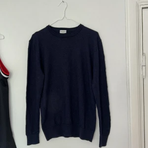 John Henric - John Henric tröja i Merinoull köpt på NK. Är i storlek M men passar även S