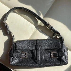 Väska Ri2K - Säljer min fina väska från Ri2K❤️ Perfekt till alla tillfällen! Knappt använd. Skriv för fler bilder.⭐️🩷