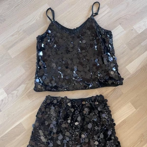Topp med short - Ett fint topp med short för fest och party  Har haft den två gånger 